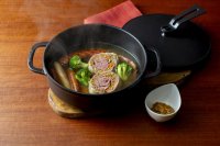 【軽井沢マリオットホテル】
フランスの伝統料理を信州流にアレンジした、ほっと温まる秋の一皿
「長野県産鹿肉と豚肉のミンチ、野沢菜漬けのシュー・ファルシ」発売
