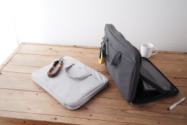 15.6～16インチ対応の“そのまま使える”多機能PCバッグ(2色展開)