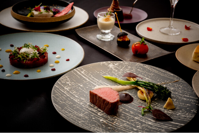 “秋の夜を味わう2日間”都内の隠れ家ホテルで特別ディナー 選べる3種のメインと東京野菜を使用した前菜ワゴンサービス