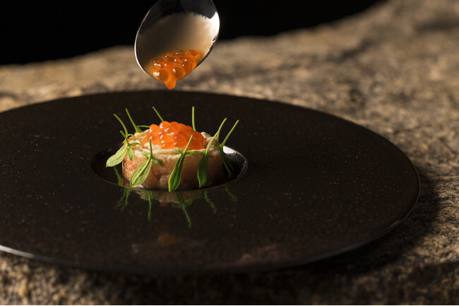 【星のや東京】「もう作られなくなった日本の家庭料理」に再び光を当て、想像を超える至福の一皿へ。新たなディナーコースの提供を開始