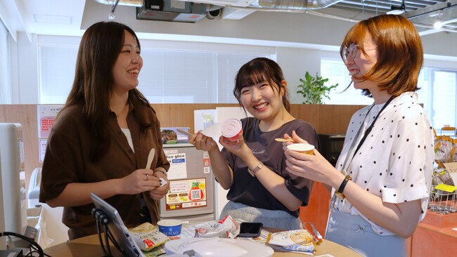 3ヵ月間の社員向け期間限定オフィス「毎日アイスを食べて健康になれるオフィス」を開設、9割が出社意欲に寄与と回答