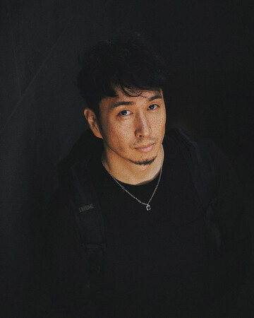 アーティストMUSASHIが被写体に。世界で活躍する山田悠人さんとのコラボ作品