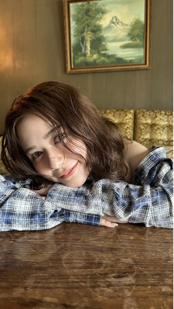 村重杏奈、ついにViVi表紙へ。初のファッション誌カバーを飾る！　前代未聞のお渡し会を実施！