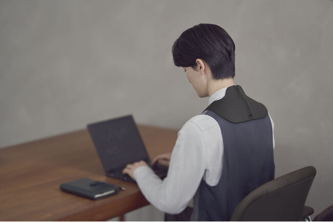 高周波治療器「コリコランワイド3D」（EW-RA560、EW-RA561）を発売