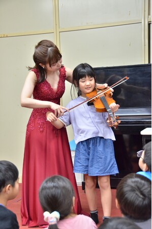 奈良市立富雄北小学校での弦楽器体験を実施！
