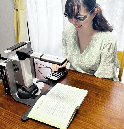 【視覚障害×生成AIの社会実装】累計販売台数1万台を突破した、4モード×30機能の生成AI活用読書器『よむべえシリーズ』が選ばれている理由とは？