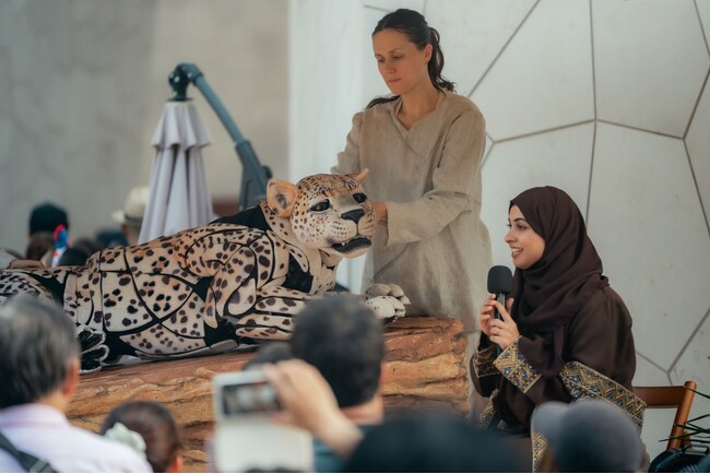 【2025年大阪・関西万博　サウジアラビア王国館】サウジアラビアの野生生物と文化遺産を表現する、アラビアヒョウとアラブ馬の人形劇を開始