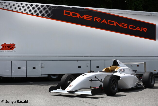 TGR-DCレーシングスクールの公式車両として童夢製フォーミュラレーシングカー「DOME F110」が採用