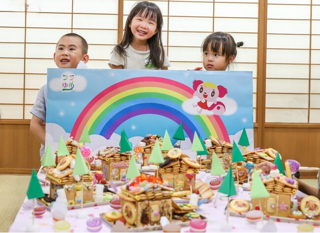「たくさん注射を頑張ったから」闘病を乗り越えたお友だちと、夢に見たお菓子の家が完成！とびきり甘くて楽しい一日