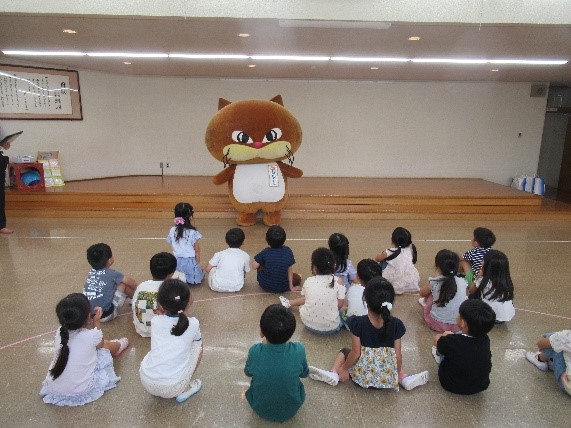 【徳島県　鳴門市役所】交通安全キャンペーン「すみれ保育園（鳴門市内の保育園）における交通安全教室と園児による高齢者宅訪問活動」
