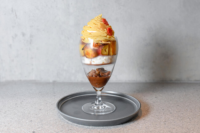 1杯で秋の味覚を味わい尽くす、贅沢な秋パフェ登場。いも、栗、いちじく、洋梨など、秋の恵みたっぷりのモンブランパフェをMinimal 祖師ヶ谷大蔵店で
