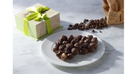 期間限定フレーバー「マカダミアナッツチョコレート コナコーヒーブレンド」、ホテルの開業記念日9/23(火•祝)に発売 期間限定フレーバー「マカダミアナッツチョコレート コナコーヒーブレンド」、ホテルの開業記念日9/23(火•祝)に発売