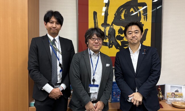 株式会社電磁シールド研究所、デジタル庁 副大臣 穂坂 泰 氏に「太陽フレアおよびEMPによる電磁波リスク」に関する技術レクチャーを実施