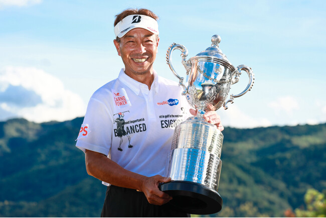 当社がスポンサー契約を結ぶ井戸木鴻樹選手が日本プロゴルフグランドシニア選手権大会 ユニテックスカップ2025で優勝しました。