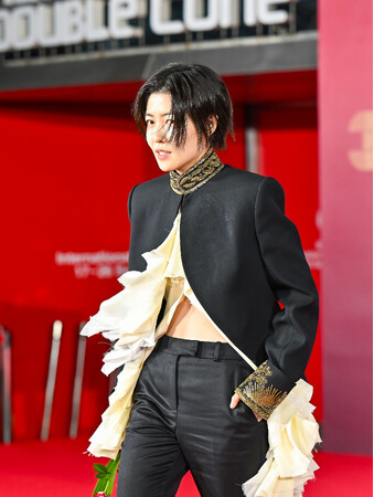 【McQueen】第30回釜山国際映画祭にてマックイーンを纏うセレブリティ