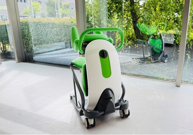 ジヤトコ、移乗機構付き車いす「Lifmy（リフミィ）」をH.C.R.2025に出展