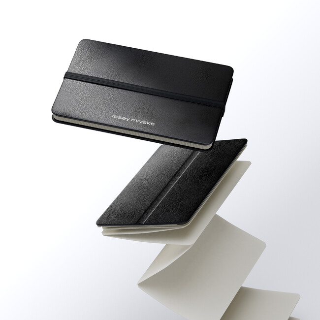 MOLESKINEとMIYAKE DESIGN STUDIOによる、新たなデザインアイテム 「NOTE-A-NOTE」が誕生