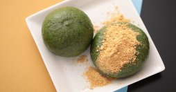 鮮やかな緑は自然の色。国産よもぎ新芽100％で仕上げた「草もち」を『あんこのやまか』店舗とECサイトで販売