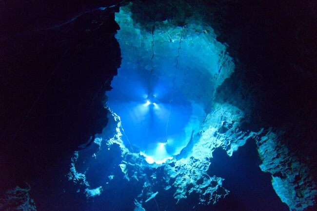 ドラゴンブルーの絶景！日本三大鍾乳洞の“龍泉洞”　休暇村陸中宮古では、龍泉洞の名水百選・選定40周年を楽しむプランを10月1日（水）より販売開始　～入洞券・名水・岩泉ヨーグルト付きで地域の魅力を体感～