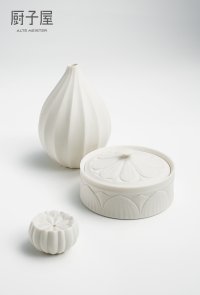 繊細で柔らかな世界を白磁で生み出す 陶芸家・若杉聖子による個展「若杉聖子の具足展」を9月27日(土)より開催