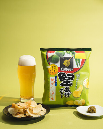 “秋の味”が今年も登場！九州製造柚子こしょうの風味を強化華やかに香る柚子と、ピリッと辛い青唐辛子が後を引く『堅あげポテト 柚子こしょう味』