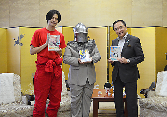 話題の神奈川県ご当地あるある漫画『#神奈川に住んでるエルフ』実写ドラマ＆TVアニメ化に、神奈川県・黒岩祐治知事より激励！