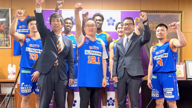 【東京都立川市】男子プロバスケットボールチーム「立川ダイス」選手が立川市長を表敬訪問