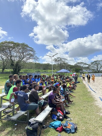 バヌアツ共和国で、16歳の日本の高校生と共同で、ビーチサッカー大会を開催。