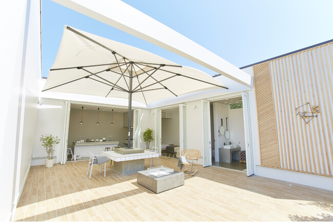 海と暮らすように滞在する隠れ家ホテル『 THE SHORE INN COAST LIFE 』、沖縄・北谷町港に誕生！