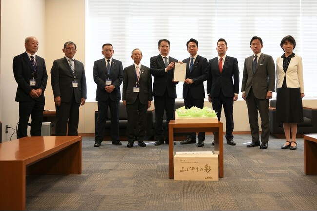 山梨県知事が小泉農水相・林官房長官に緊急要請　農水省のシャインマスカットの海外ライセンス展開方針　「到底容認できない」　―国内産地の国際市場における競争環境整備を強く要請