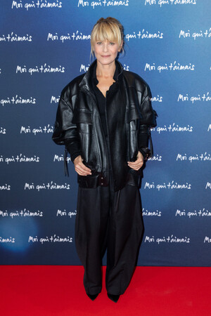 【ルイ・ヴィトン】マリーナ・フォイス、映画「Moi qui t'aimais(原題)」のプレミアにルイ・ヴィトンを着用