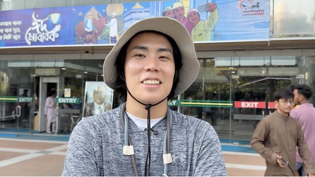 令和ロマン・くるま、首都・ダッカで出会ったバングラデシュ美人に釘づけ「めちゃカワじゃん」謎の食べ物をもらった同行スタッフに異変！？過酷な山道を登る東出昌大に反響も『世界の果てに、くるま置いてきた』#2