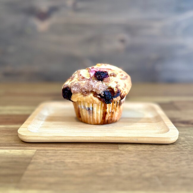 ブルーベリー農家が作る、手土産にも人気のしっとりマフィン『Hello BAKE』の「ブルーベリークリームチーズマフィン」がオンラインでも購入可能に