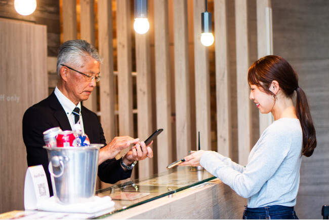 ＜全国で（東京、大阪、沖縄エリアを中心）100施設突破！＞WAmazing免税ECサービスが新たな商品受渡し場所としてホテルでの対面型受渡しモデルを開始 。訪日外国人の手ぶら観光を拡大。