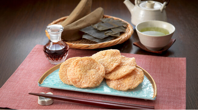 【 新発売 】関西の旨みを一枚に！「大阪いかせんべい 関西だし醤油」登場