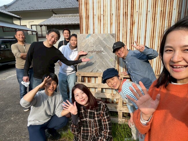 奈良県御所市で「世界にひとつだけのレジンテーブル」を作る制作体験ワークショップを定期開催　本格的に学べるプロフェッショナルコースも新設