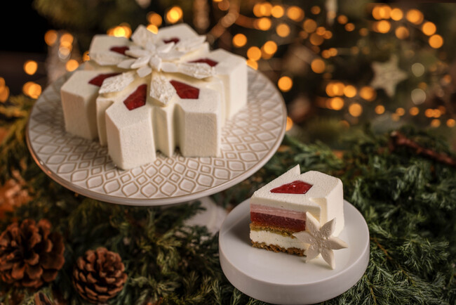 【フォーシーズンズホテル東京大手町】2025年クリスマスケーキ「スノークリスタル（雪の結晶）」10月1日（水）より予約受付開始