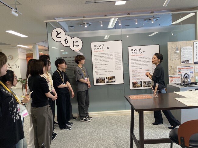 福岡　麻生医療福祉＆保育専門学校　社会福祉科1年生が授業の一環で「認知症フレンドリーセンター」を見学 - 最先端の福祉を体感し、未来の支援を考える