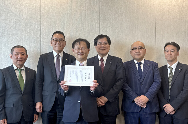 日本調剤、マイナンバーカードを活用した受診勧奨によってがんの早期発見に貢献した従業員を称える社内表彰式を開催