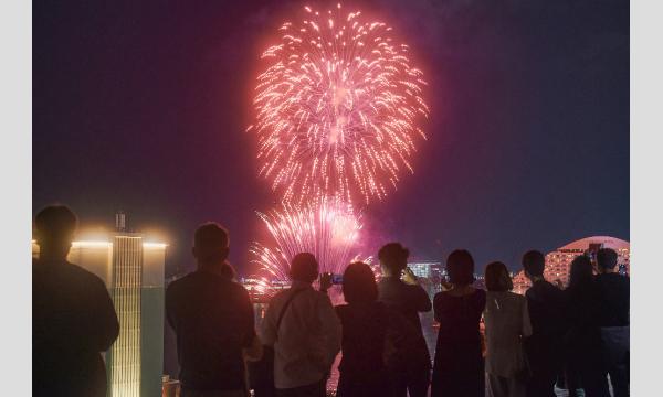“みなとHANABI”初日をプライベートスペースから鑑賞する特別プランを神戸港目前フェリシモの都市型ワイナリー「f winery［エフワイナリー］」が10月20日（月）に開催｜ウェブ予約を開始