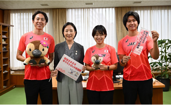 東京2025デフリンピック日本代表の門脇選手、長内選手、北谷選手が大久保朋果江東区長に表敬訪問を実施