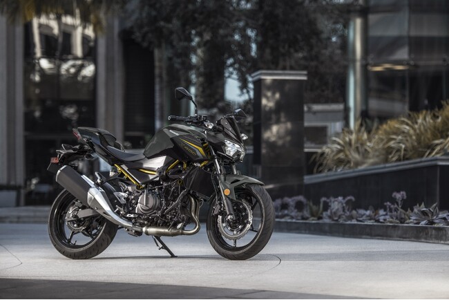 ミドルクラスの本格的スーパーネイキッドマシン「Z400」を新たなカラー＆グラフィックで登場 2025年11月1日に発売