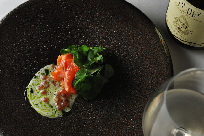 【奥入瀬渓流ホテル】青森の風土と歴史に育まれた、サーモンや烏賊、林檎など秋の味覚を味わうフレンチレストラン「Sonore」秋限定メニュー提供