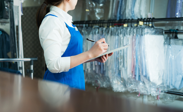 クリーニング店が苦境、「倒産・廃業」最多ペース　コスト高で3割超「減益」　「カジュアル化」「資材高」「節約志向」の三重苦に直面