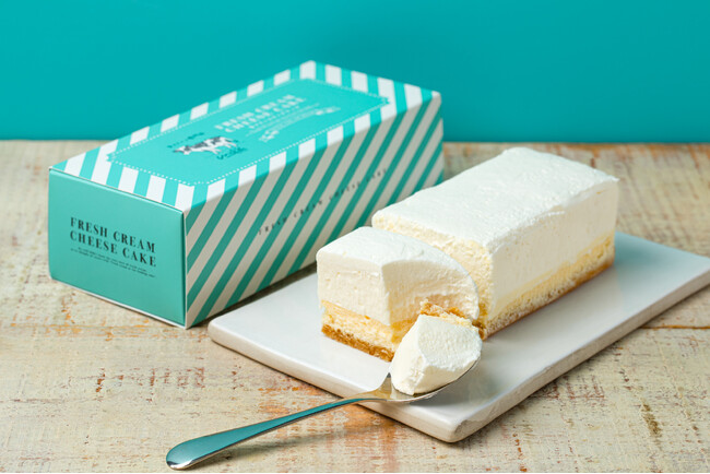 生クリームの美味しさを極めた『究極のチーズケーキ』がよりミルキーで濃厚に。支持され続けるロングセラーがさらに美味しくなって登場。