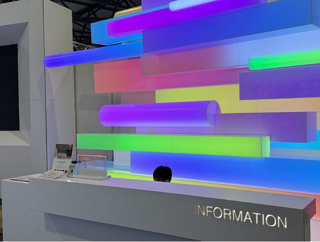 ピクシーダストテクノロジーズ、「VUEVO Display」を大阪・関西万博 特許庁展示ブース受付に設置
