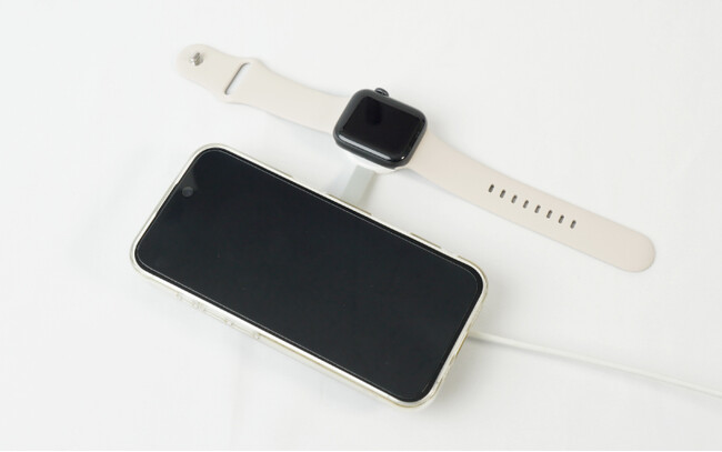 ケーブル一本でiPhoneとApple Watchを同時充電できるリングスタンド『リングスタンド付き2in1小型ワイヤレス充電器」』を発売