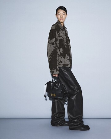 フェンディ、しなやかなレザーが際立つバックパックを発売!