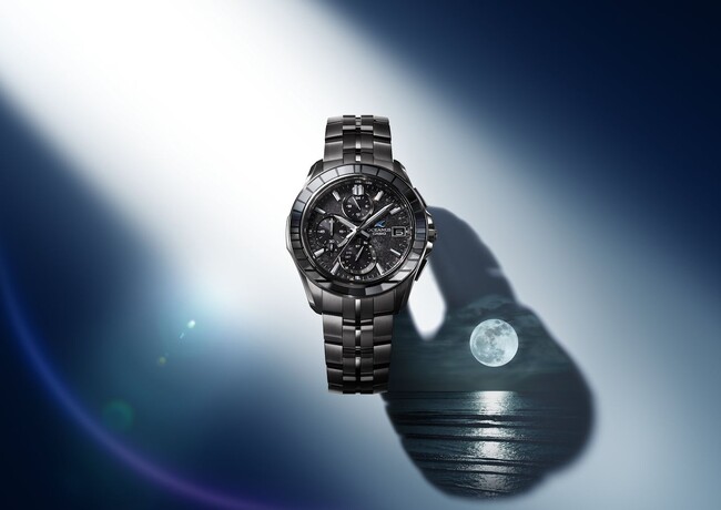 月明かりが差し込む静かな夜の海を表現した“OCEANUS”