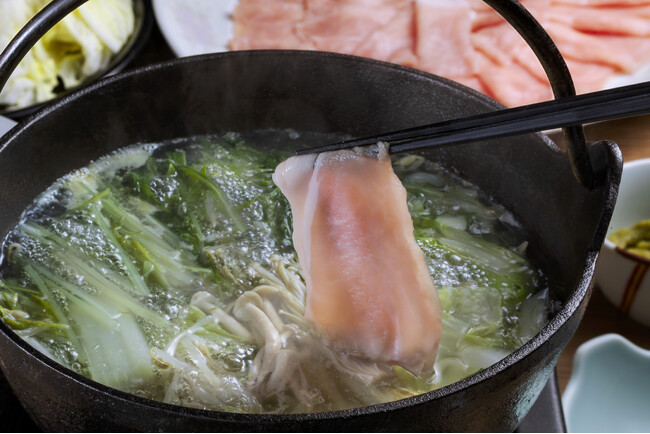 【北湯沢温泉／湯元ホロホロ山荘】まもなく紅葉を迎える北湯沢。自慢の手作りバイキング、秋の地元味覚狩り＆ファイヤーグルメ！